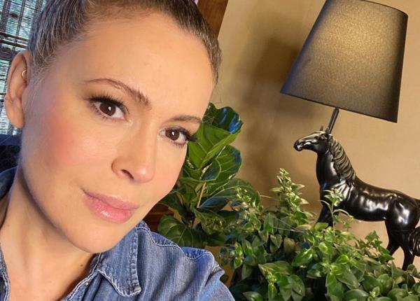 ocant o actri a le a aratat fanilor cat de mult ii cade parul din cauza infectarii cu covid 19