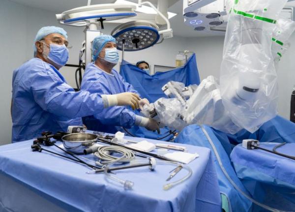 primele interven ii de chirurgie robotica la sanador primele interven ii de chirurgie robotica la sanador