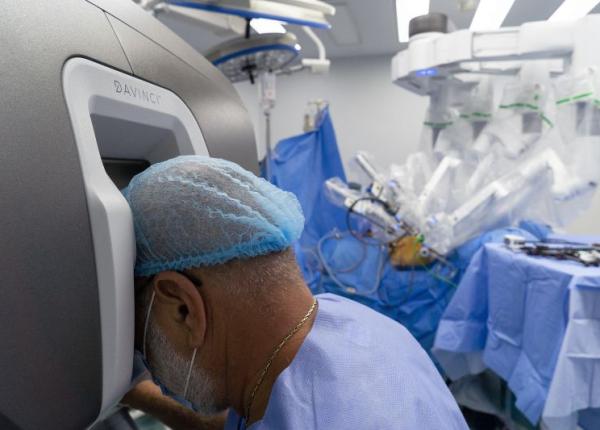 chirurgia robotica cu ce e mai buna fa a de cea laparoscopica despre avantaje cu dr bogdan mar ian chirurgia robotica cu ce e mai buna fa a de cea laparoscopica despre avantaje cu dr bogdan mar ian