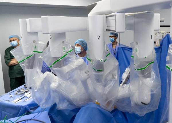 dr bogdan mar ian avantaje uria e pentru pacien i prin chirurgia minim invaziva se intorc mai repede la job dr bogdan mar ian avantaje uria e pentru pacien i prin chirurgia minim invaziva se intorc mai repede la job