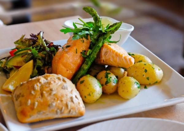 dieta cu pu ini carbohidra i i multe grasimi potrivita varstnicilor ce zic speciali tii