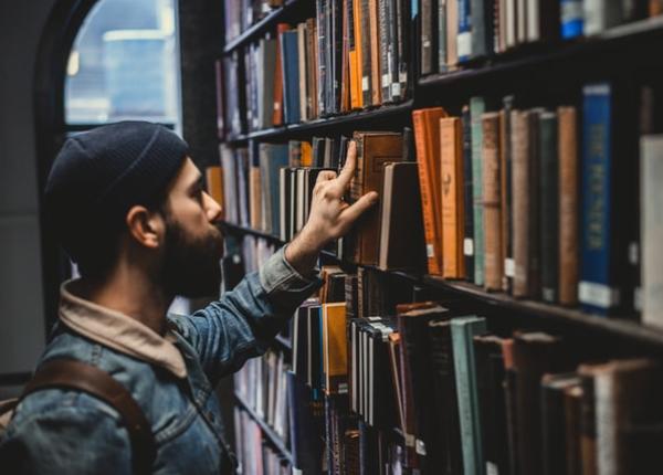 reguli pentru biblioteci limitarea accesului in salile de lectura mici si a numarului persoanelor care ating un obiect