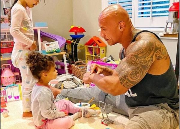 dwayne the rock johnson so ia i cele doua fiice infecta i cu covid 19