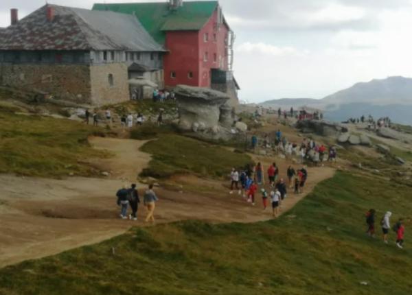 exista un loc de care romanii nu trec se opresc brusc iar apoi fac cale intoarsa de i ce urmeaza e fantastic