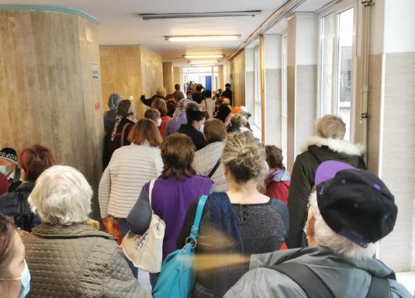 coada i aglomera ie in holul institutului oncologic bucure ti manager ne am organizat cum se poate