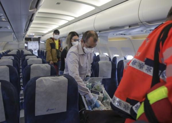 trei bebelu i cu malforma ii cardiace du i la milano cu avionul