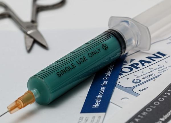 vaccinul anti covid posibil sa fie disponibil in decembrie