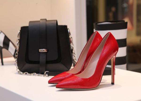 adevarul despre pantofii cu toc eleganta sau risc de boala