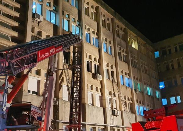 tataru toti sutem vinovati ca am acceptat 30 de ani sa traim intr o astfel de situatie sectia ati refacuta in doua saptamani