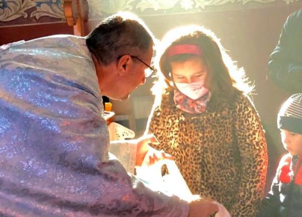 preot despre covid 19 o sa ma vaccinez fluierand vreau copiii la potir imi vreau babele suspinand in banci