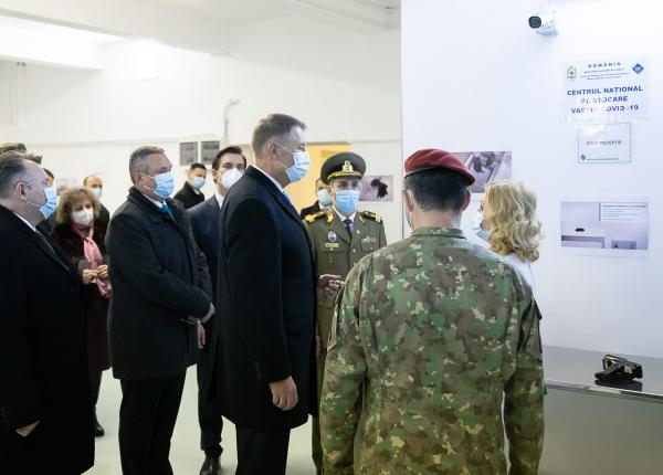 imagini de la centrul principal de stocare a vaccinului anti covid din capitala presedintele l a vizitat
