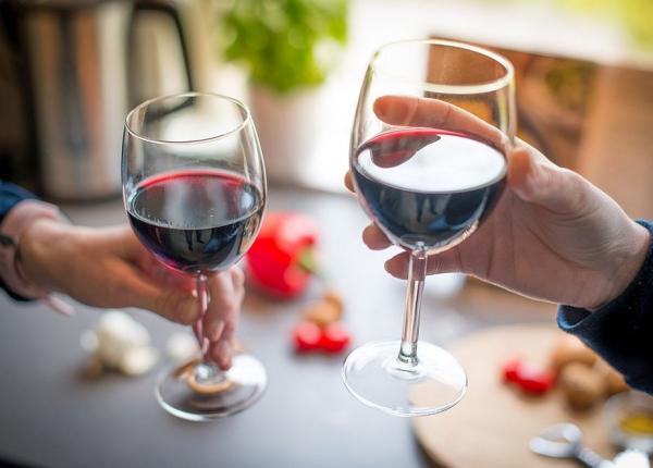 de ce sa nu bei vin rosu de sf ion traditii si superstitii