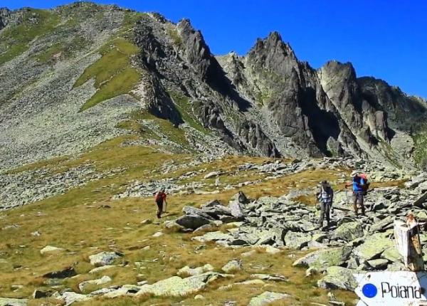 parcul national retezat un loc de poveste cu marmote capre negre si cea mai izolata zona din romania