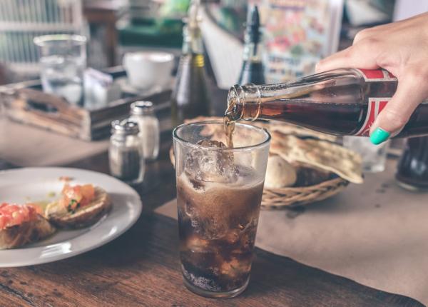 coca cola si sucul de mere testate pozitiv la covid 19 cum este posibil video