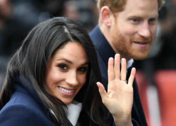 ce poarta mereu meghan markle in poseta costa doar cativa lei si face minuni pentru ten