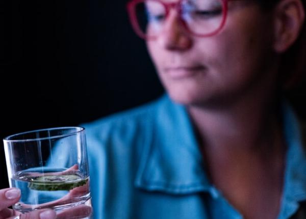 ce se intampla daca bei apa dimineata pe stomacul gol medic incercati acest tratament fara efecte secundare