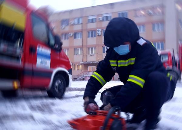 o ambulanta smurd blocata de soferul unui bmw parcat cateva secunde reactia isu arad