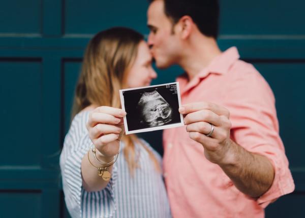 covid 19 creste riscul de complicatii in timpul nasterii