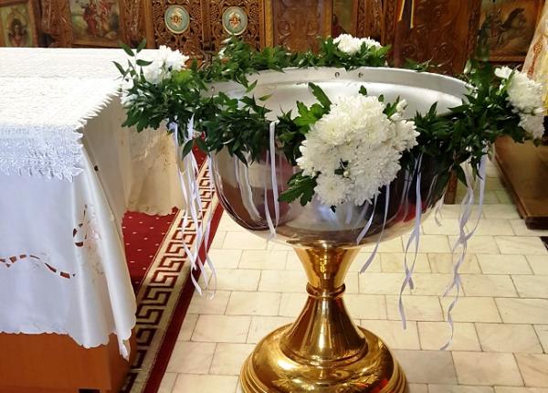 bebelus inecat la botez dupa ce a fost scufundat in cristelnita e in stare grava