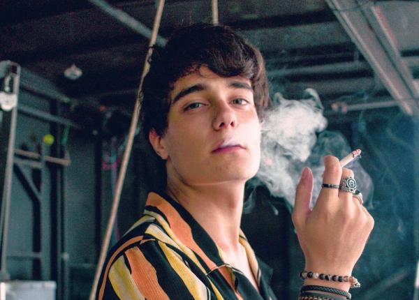 fumatorii de ce ar trebui sa aiba prioritate la vaccinarea covid 19 riscuri mari