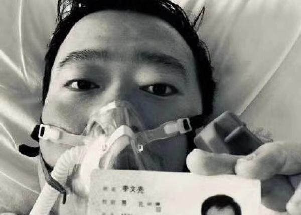 un an de la moartea medicului chinez li wenliang cel care a dat alarma in legatura cu covid 19