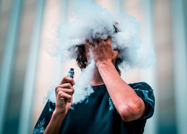 pericolul din tigarile electronice desi medicii i au spus ca are covid 19 ce se ascundea in plamanii ei era mult mai grav