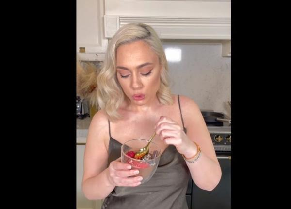 budinca de chia cu ciocolata si fructe reteta delicioasa a giuliei nahmany