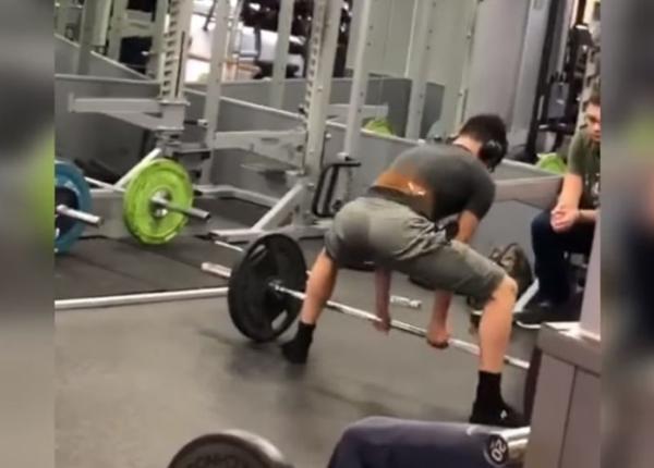 exercitii fizice asa cum nu le ai mai facut ce face lumea la sala video viral