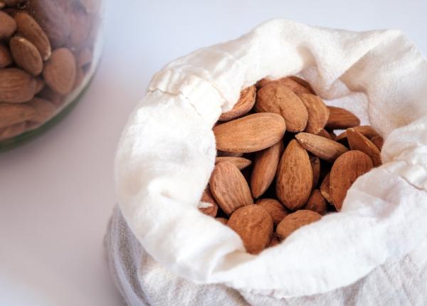 adevar bomba despre migdale alune si seminte dr mihaela bilic nu mai mancati