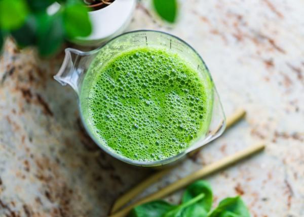 smoothie din patrunjel si lamaie combinatia miraculoasa care topeste burta in 5 zile