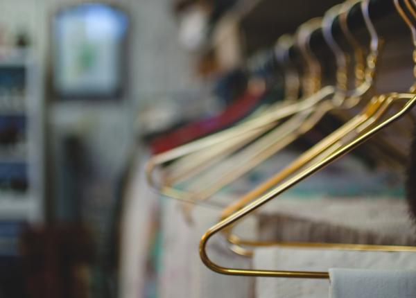 covid 19 poate supravietui pe haine pana la trei zile cel mai periculos material atentie il purtam zilnic