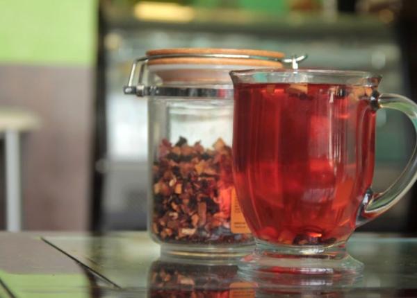 zece ceaiuri de plante sanatoase pe care ar trebui sa le incerci