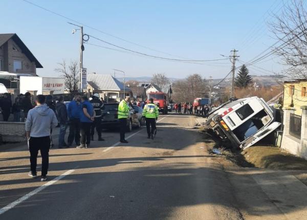 accident cumplit la suceava un microbuz cu 19 copii si 2 masini implicate planul rosu activat