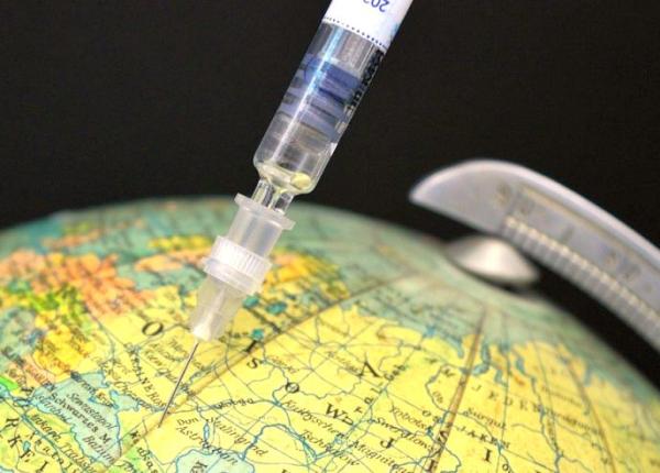 campania mondiala de vaccinare contra covid posibil franata de criza de seringi cererea e uriasa