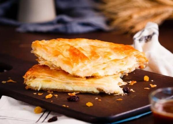 placinta cu branza dulce si stafide prajitura preferata a copilariei