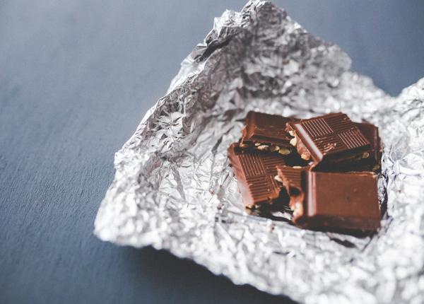 de ce se inveleste ciocolata in staniol motivul este incredibil