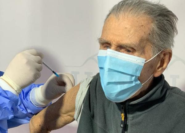 la 99 de ani s a vaccinat anti covid 19 toti sa vina e necesar foto