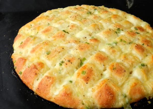 paine de casa cu mozzarella si usturoi reteta super sanatoasa si gustoasa