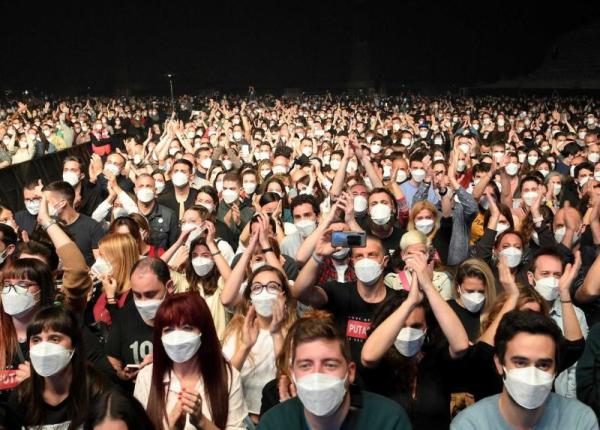 5 000 de tineri testati cu teste antigen la un concert din spania doar 6 erau pozitivi covid 19
