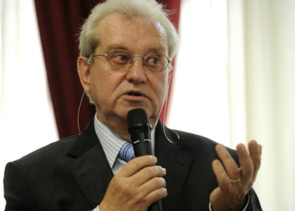 gheorghe mencinicopschi grav bolnav are nevoie de oxigen pentru a respira