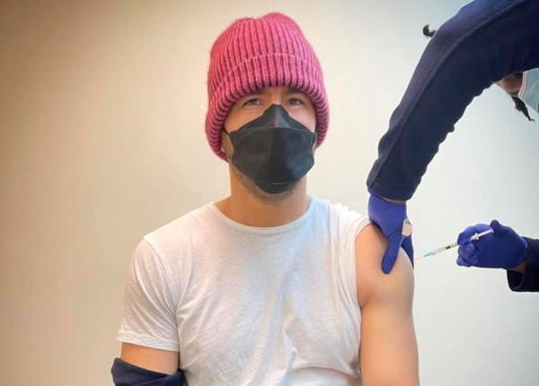 ryan reynolds starul din deadpool s a vaccinat contra covid 19 mesajul lui e deja viral