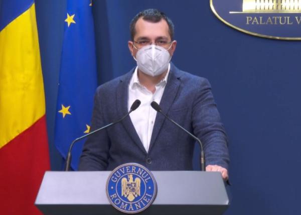 ministrul sanatatii vlad voiculescu surprins a doua oara fara masca intr o institutie publica
