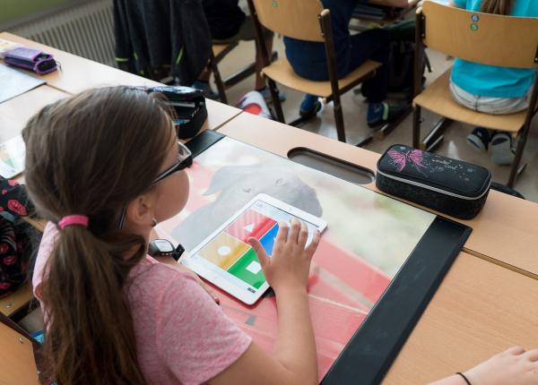 numarul elevilor si profesorilor confirmati cu covid in scadere