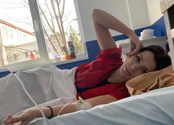 clipe de cosmar pentru o cunoscuta artista a ajuns la spital din cauza covid