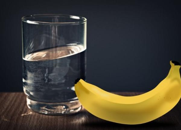 un pahar de apa calda si o banana dimineata fac minuni pentru sanatate