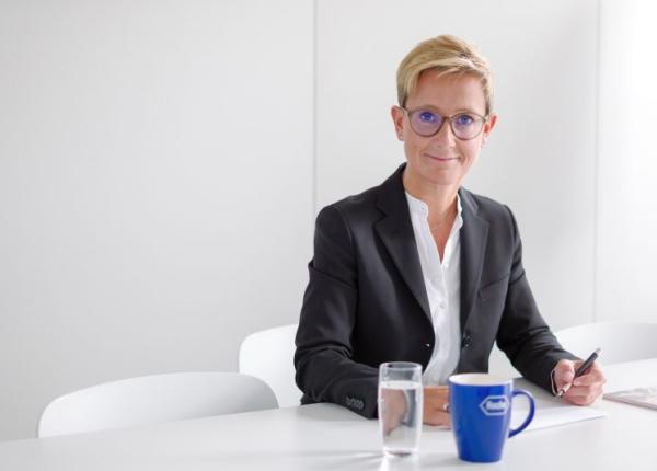 claudia fleischer este noul director general al roche romania claudia fleischer este noul director general al roche romania
