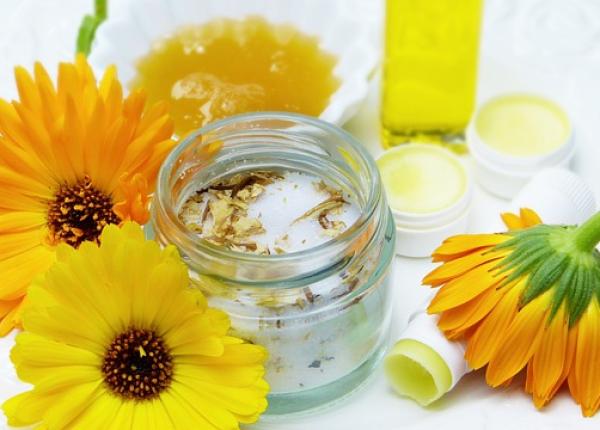 cum sa ti faci propriul balsam de buze cu ingrediente cat mai naturale reteta