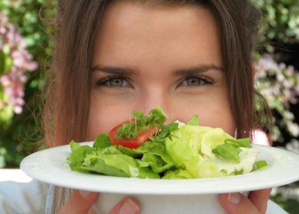 dieta cu continut scazut de carbohidrati benefica pentru persoanele cu colesterol ridicat