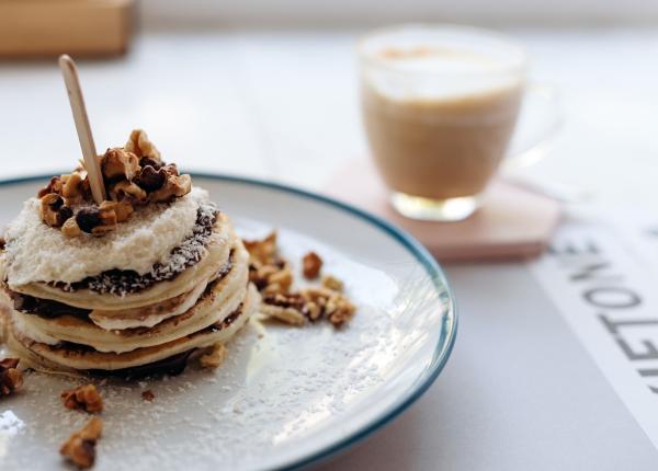 mic dejun dulce dar sanatos pancakes cu musli reteta unui nutritionist celebru