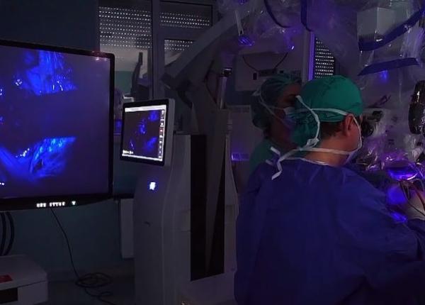 studenta la medicina in varsta de 19 ani care era in coma profunda din cauza unei tumori rare salvata de neurochirurgii din iasi